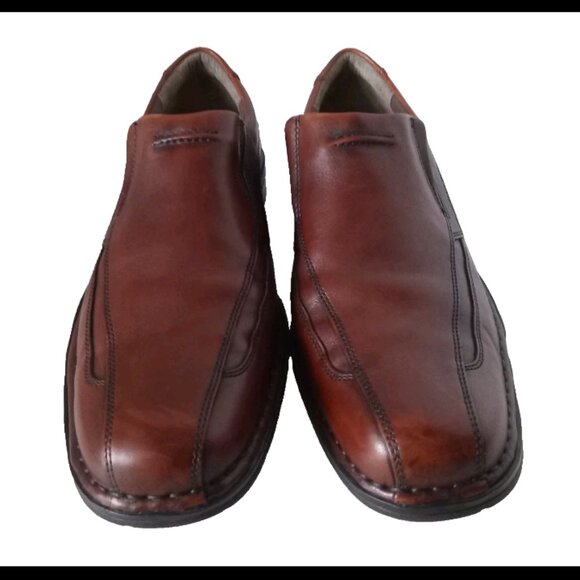 Clarks Men's Brown Leather Slip-on Dress Shoes Size 11M Classic Comfort Loafers - Picture 2 of 9